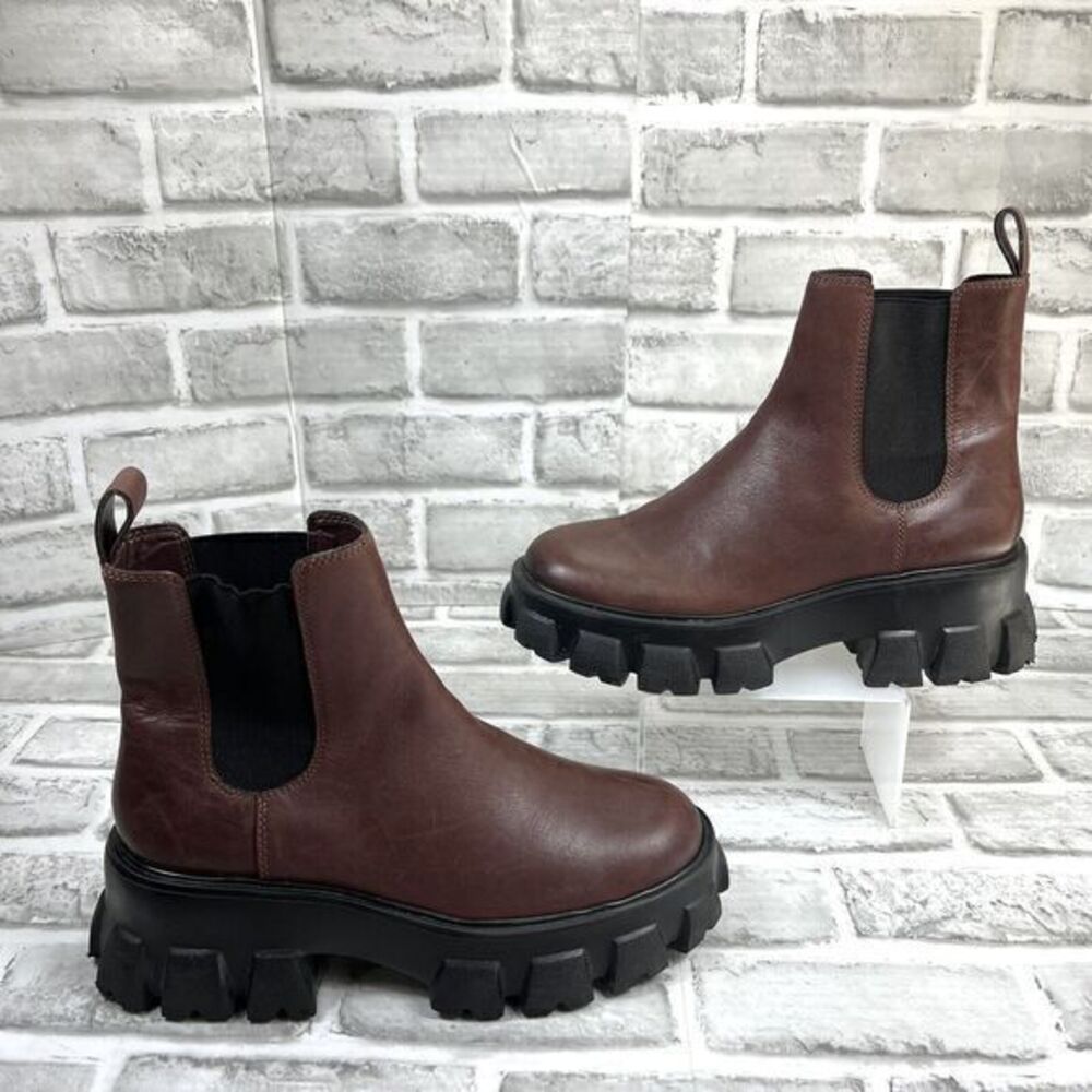 Gianni Bini Women's Size 7 Plum Leather Lug Sole Chelsea Platform Chunky Boots